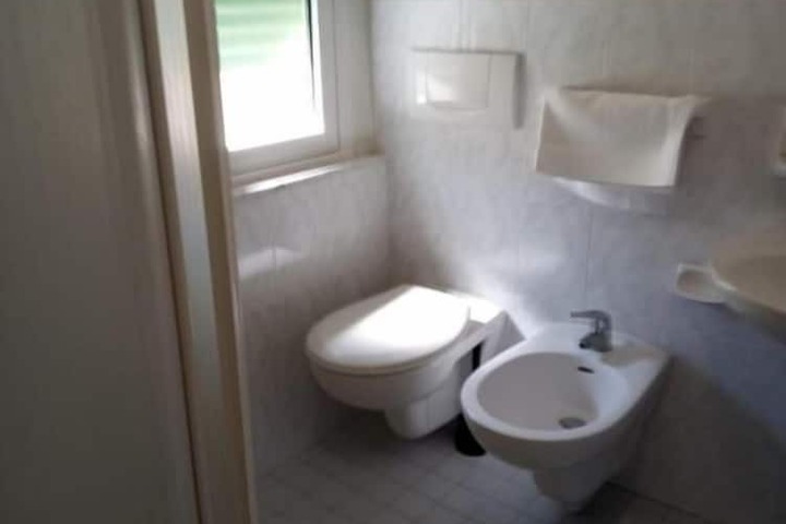 Room 17 of 44