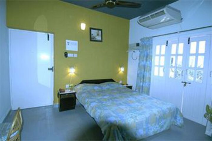 Room 9 of 15