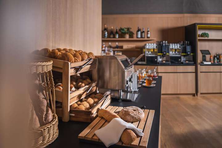 Breakfast/Coffee Service 63 of 138