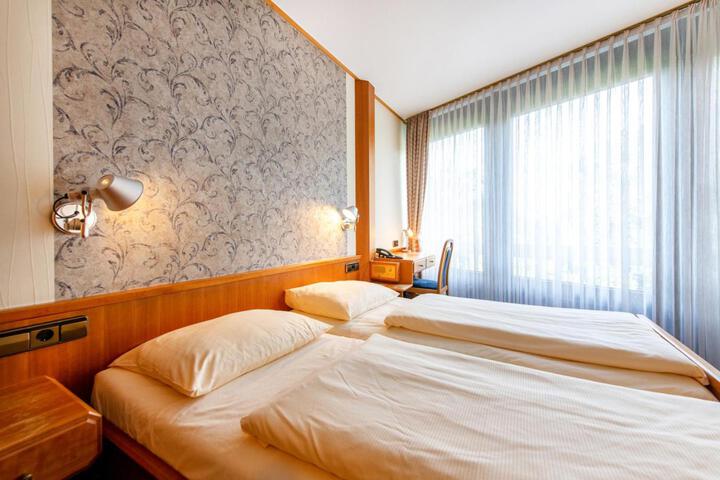Room 34 of 130