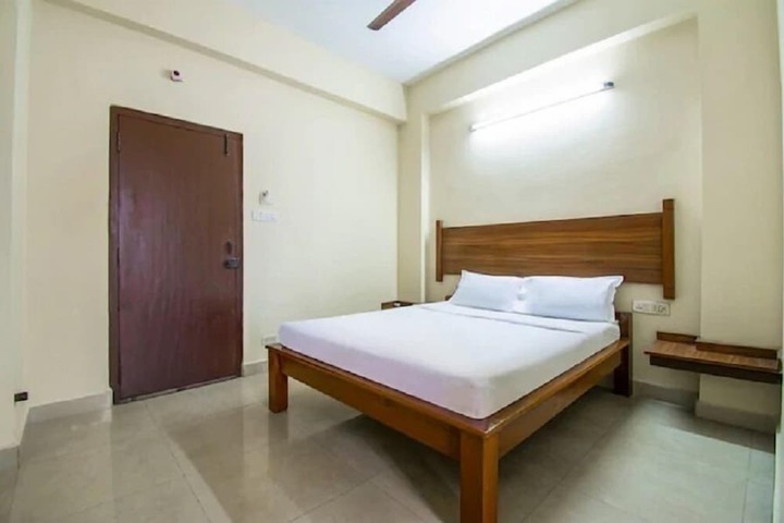 Room 4 of 12