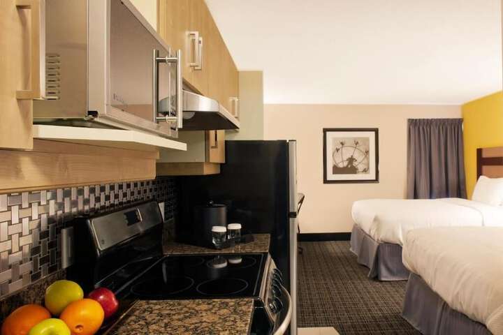 1 Queen Kitchenette (1 of 7)