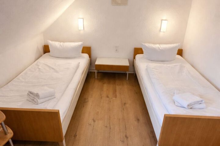 Room 9 of 13
