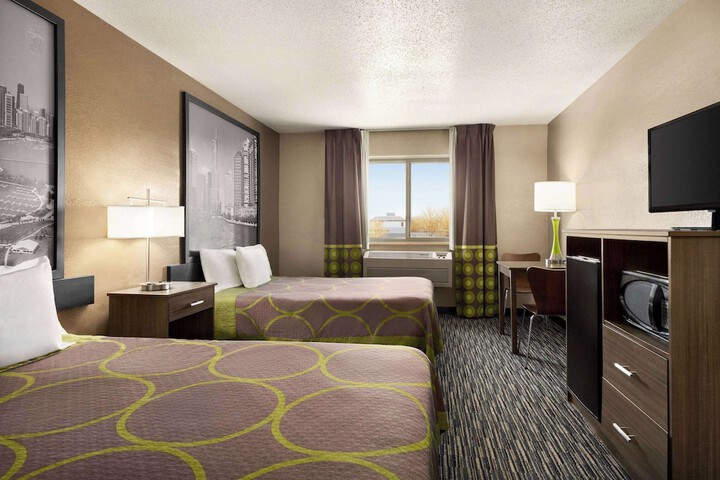 2 Queen Beds (1 of 6)