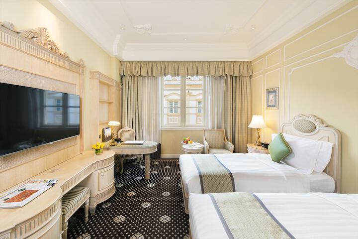 Room 9 of 42