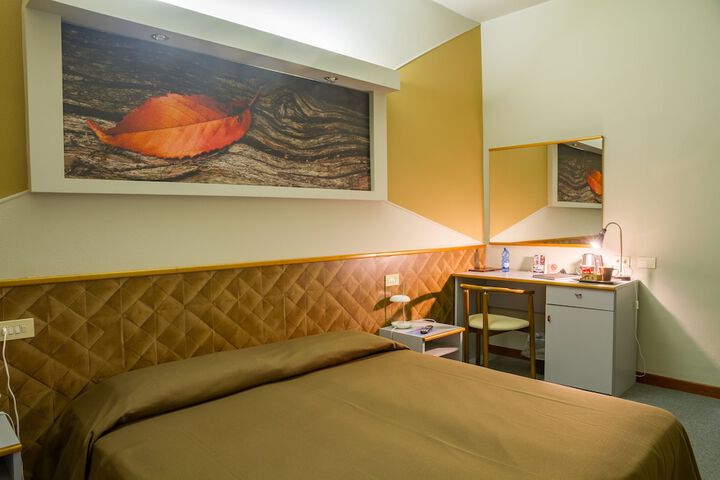Room 8 of 60