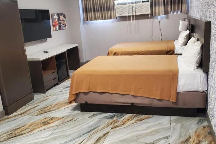 1 King Bed (2 of 4)