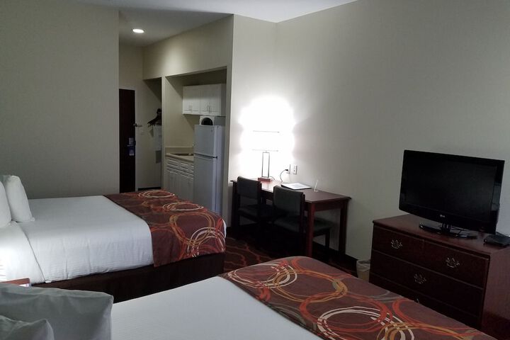 2 Queen Beds (9 of 24)