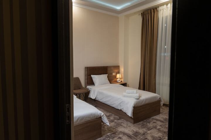 Room 6 of 33