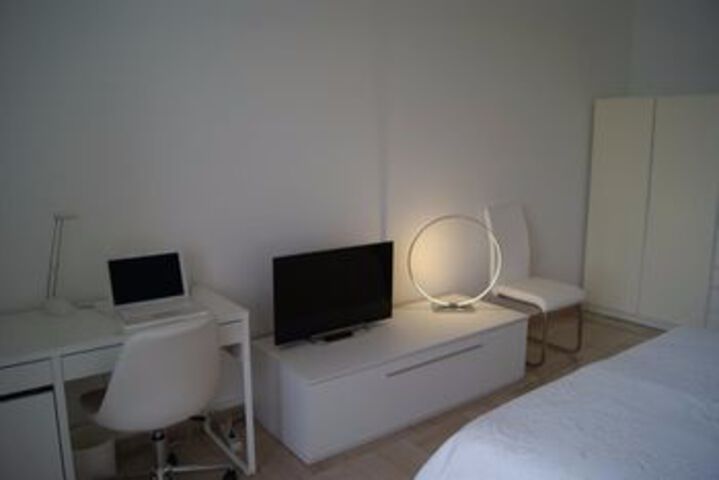 Room 13 of 36