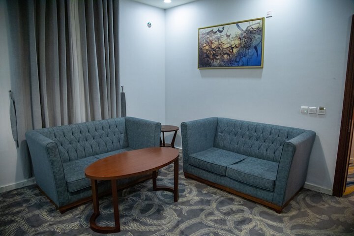 Room 10 of 14