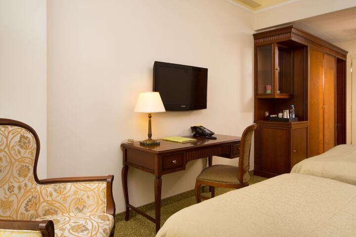 Room 15 of 108