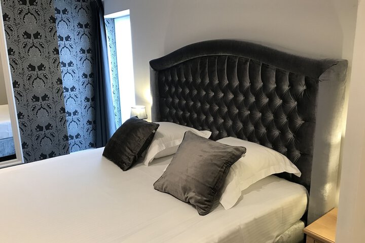 Room 5 of 108