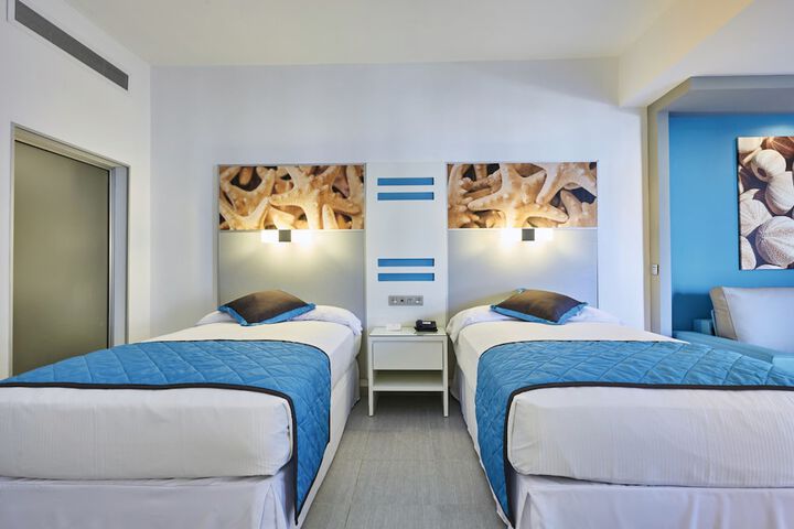 Room 15 of 90