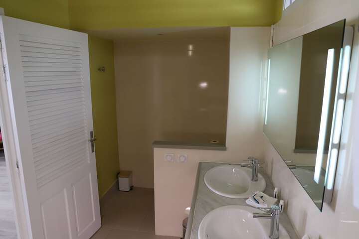 Room 65 of 97