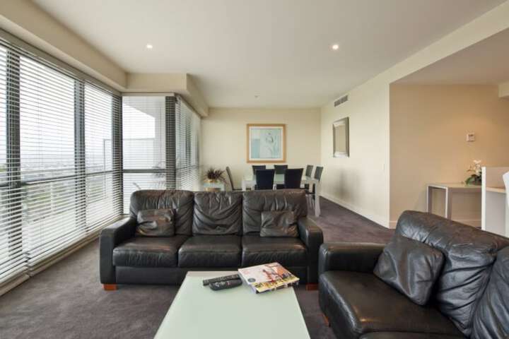 Room 9 of 28