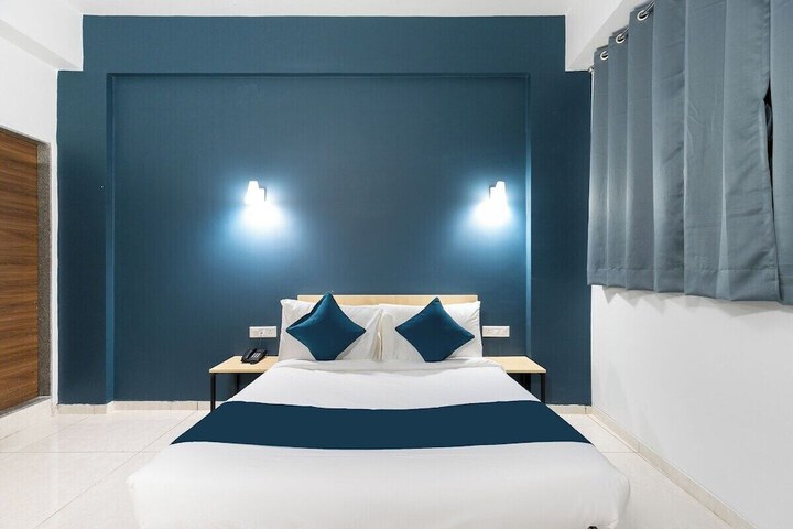 Room 8 of 11