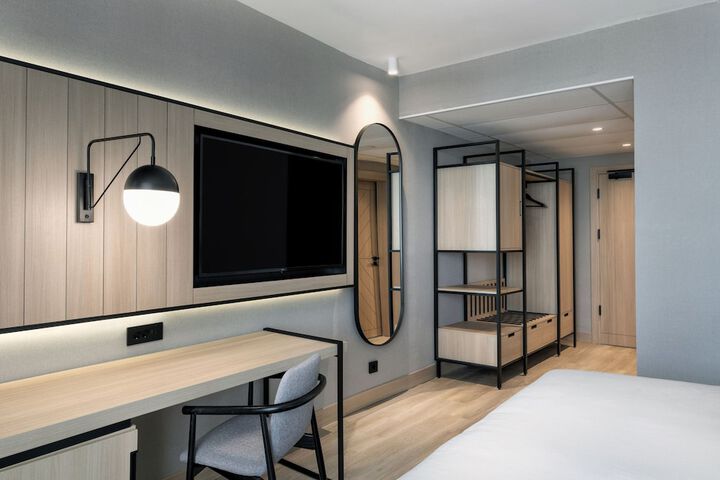 Room 16 of 83