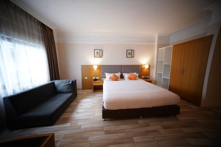 Room 47 of 163