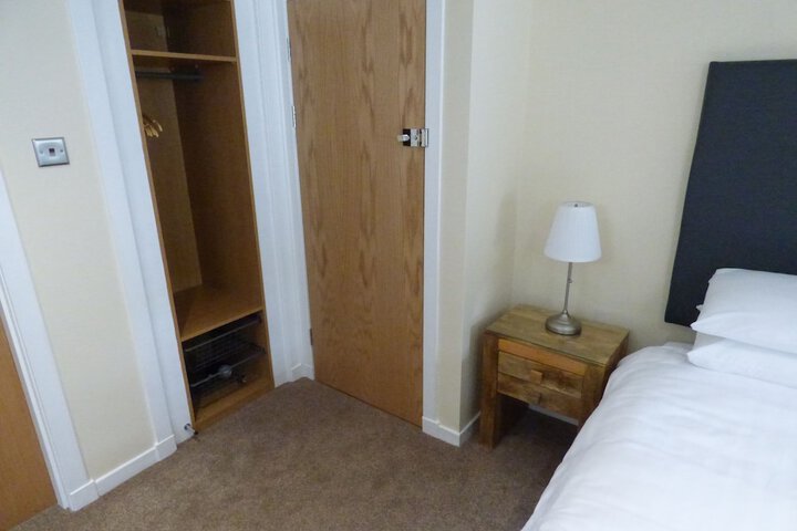 Room 9 of 34