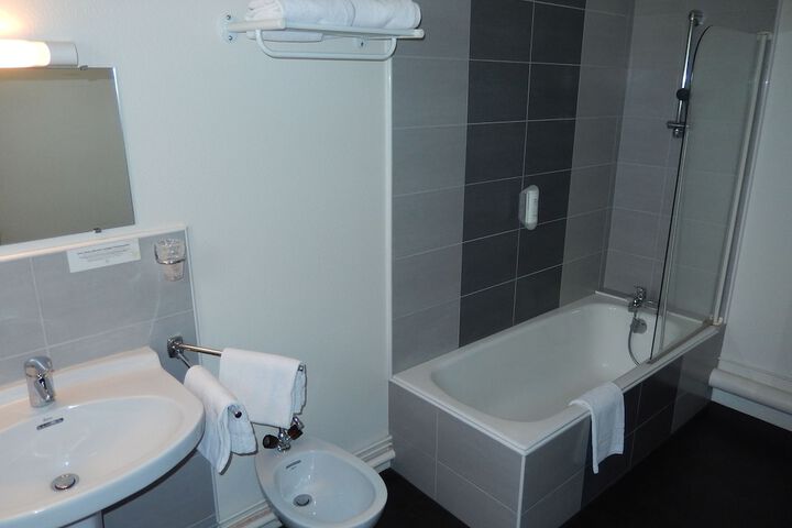 Room 17 of 31