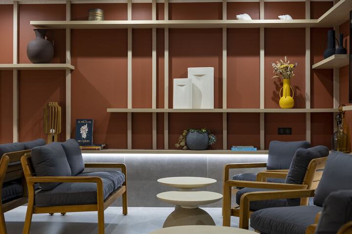 Lounge 68 of 84