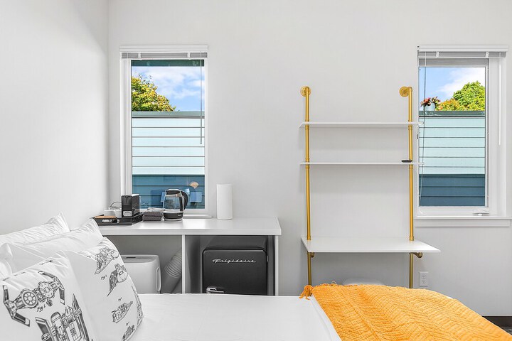 Room 4 of 18
