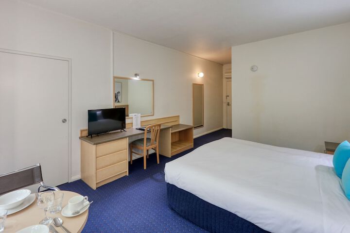 Room 10 of 42
