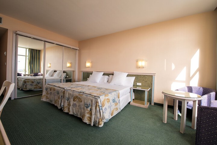 Room 12 of 70