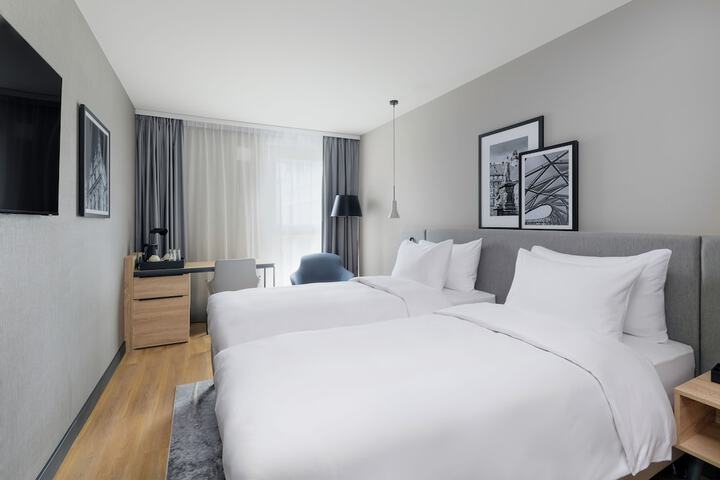 Room 15 of 108