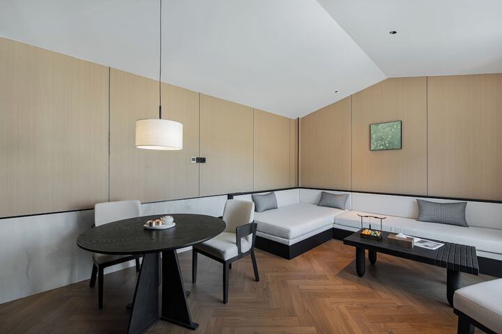 Room 16 of 143