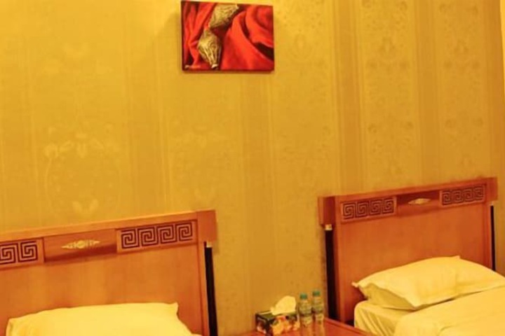 Room 12 of 34