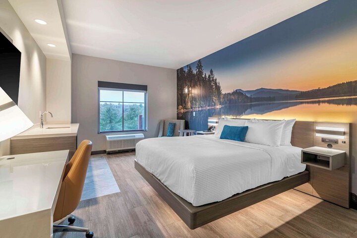 1 King Bed (9 of 23)