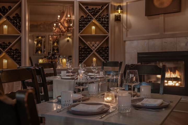 Dining 41 of 56