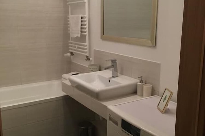 Room 21 of 37