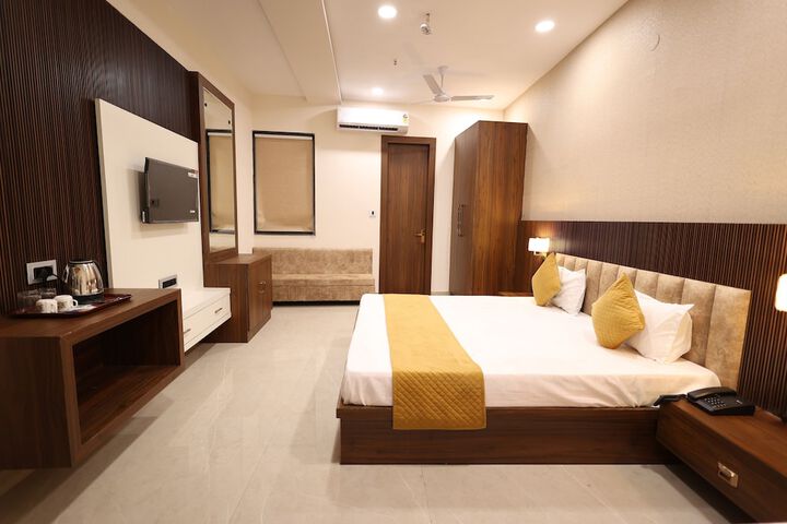 Room 6 of 26