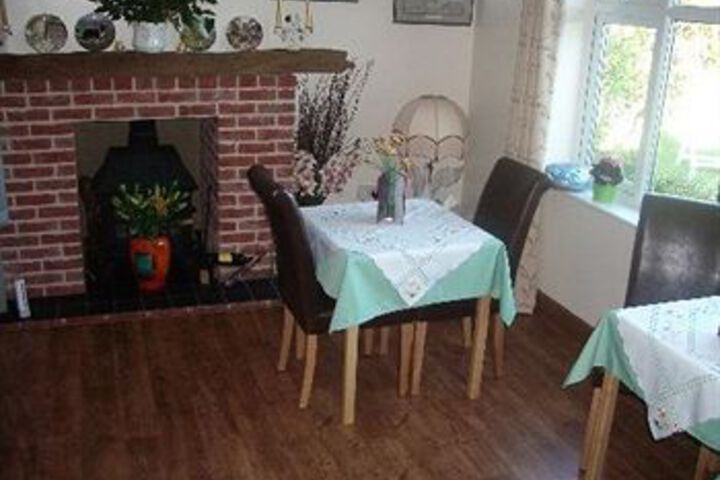 Dining 2 of 5