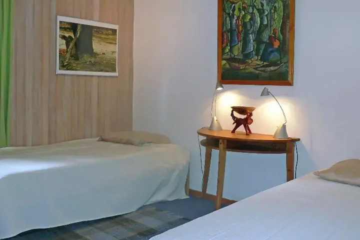 Room 2 of 11
