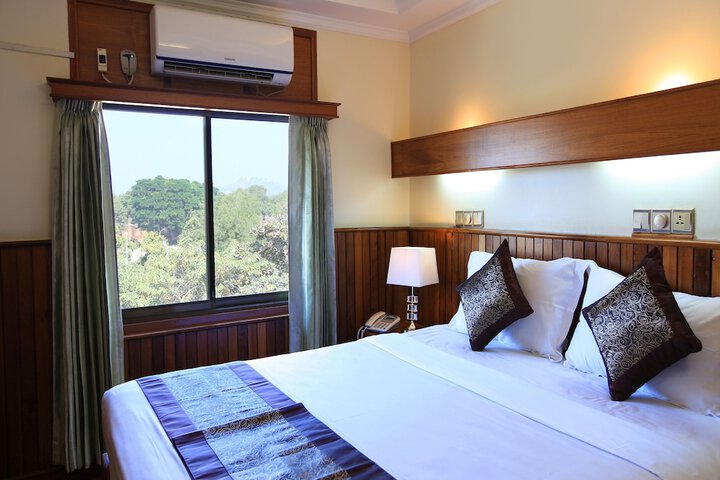 Room 9 of 20