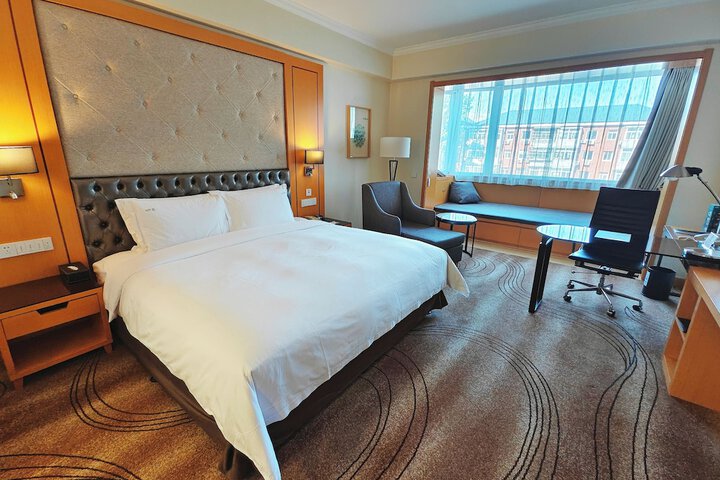 Room 27 of 65