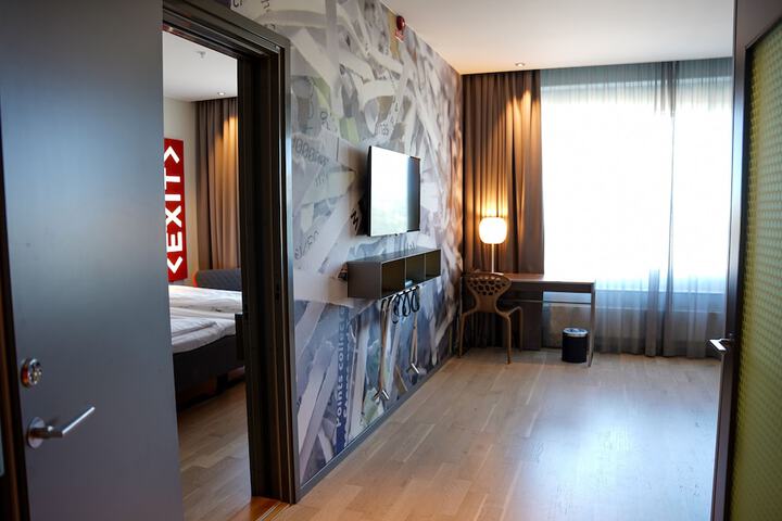 Room 21 of 74