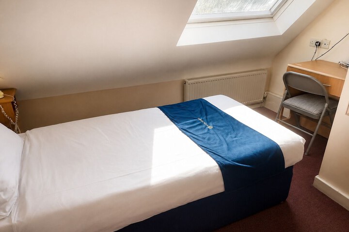 Room 103 of 157