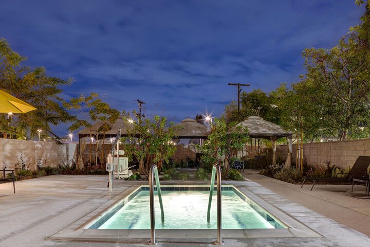 Outdoor spa tub