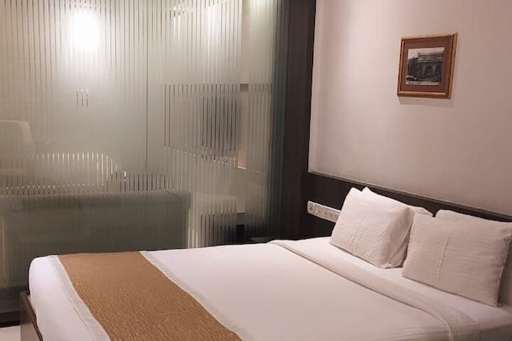 Room 14 of 34