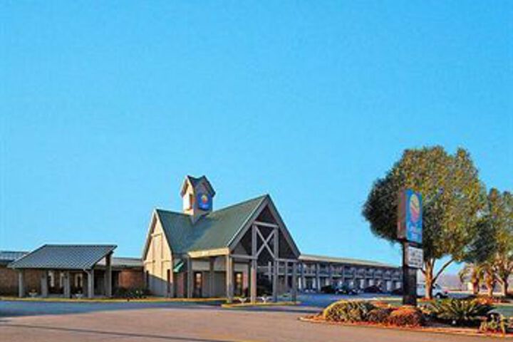 Exterior of Clarion Inn Conference Center