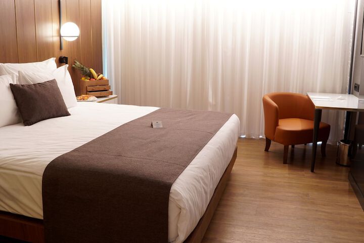 Room 35 of 104