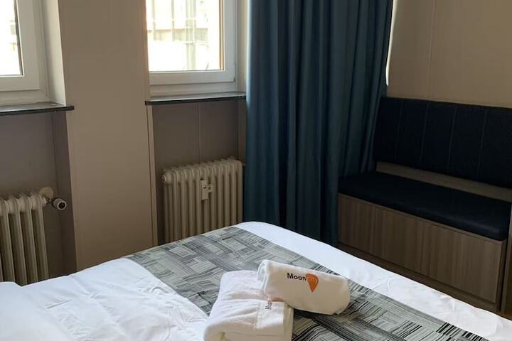 Room 17 of 36