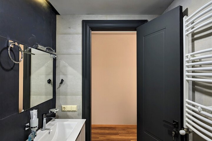Room 6 of 6