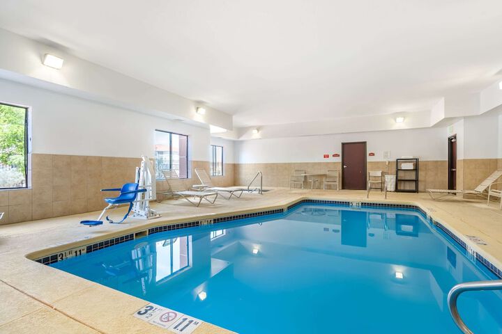 Pool Hotel