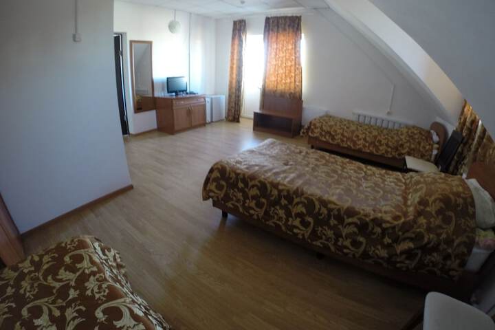 Room 13 of 37